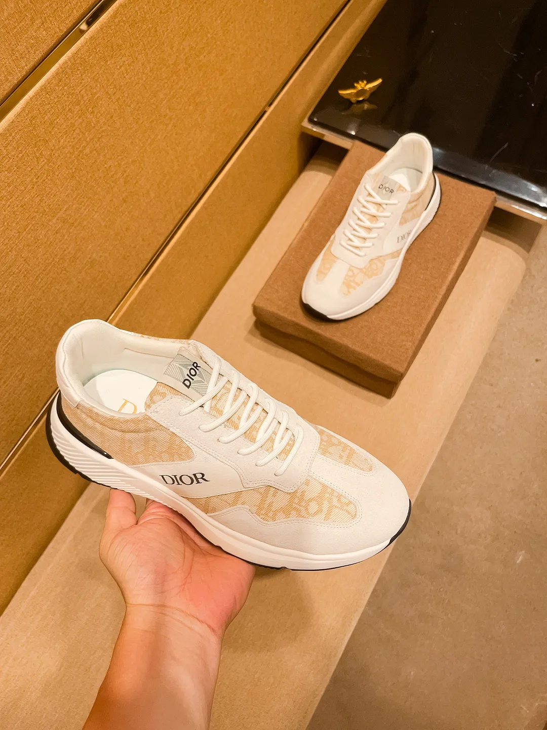🚘🚘Factory batch 460💰🔥[Dior]🔥Men's high-end brand of shoes official website 1:1 latest masterpiece: the upper is made of Italian imported first-layer cowhide with a comfortable and breathable lining➕original non-slip and wear-resistant outsole🔥, making walking more convenient and comfortable! An exclusive new model, a stunning work, a beautiful 1:1 replica [color] compared to the official quality! Create a fashionable personality to set off your uniqueness! A must-have for trendy men! Classic🔥Size: 38-44 Color: 🔥 2⃣️colors available🔥